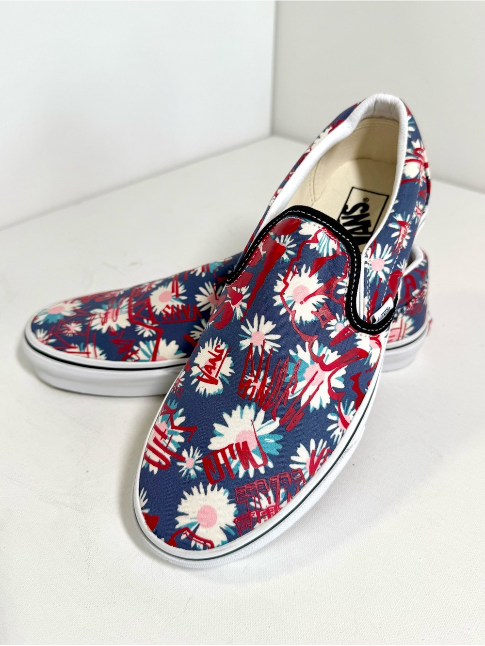 Vans Classic Slip-On Crew Floral Red/Blue Sneakers Size 9 men Size 10.5 Women